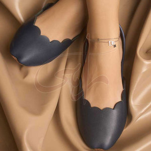 Diseño Atrevido con Borde Festoneado, Acabado Liso, Parte Superior de Cuero Sintético, Azul Oscuro, Antideslizante, Khussa, Tendencia de Moda, Estampado Personalizable - Product Image 2