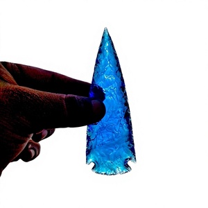 Pointe de flèche en verre bleu taillée à la main (ou de style obsidienne) - Product Image 4