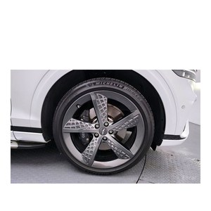 Genesis GV70 2.5T essence 2024, transmission intégrale, 68 109 km, norme Euro V, conduite à gauche, boîte automatique, sièges en cuir, caméra de recul - Product Image 5