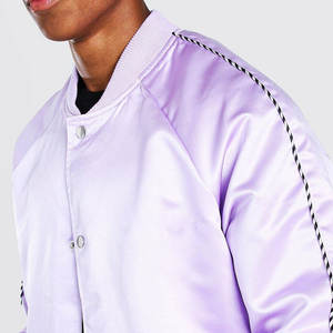 Chaqueta Varsity con Botones, Satinada y Brillante, en Hermosos Colores, MOQ Bajo, Ropa de Moda Urbana, Precio con Descuento por Volumen, Chaqueta Bomber - Product Image 5