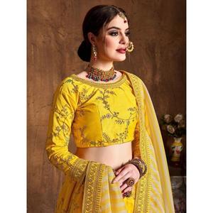 ชุดผ้าไหมหม่อนปักสีเหลืองน่าสนใจผ้า haldi - Product Image 4