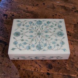 Exclusiva Caja Decorativa con Incrustaciones Florales de MOP y Mármol Indio – Caja de Almacenamiento de Lujo para Bodas, Eid y Pascua, Venta al Por Mayor - Product Image 3