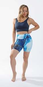Shorts de sport pour femmes à taille basse, imprimé floral bleu, en tricot extensible, respirant, taille élastique, coupe régulière, séchage rapide, avec cordon de serrage - Product Image 1