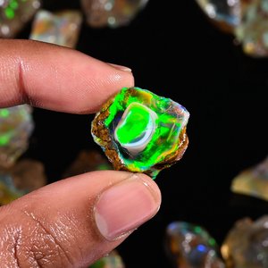 โอปอลเอธิโอเปียหลากสี หลายขนาด แบบหยาบ สำหรับทำเครื่องประดับ AK Gems 2000 กะรัต น้ำหนัก 1 กิโลกรัม 100 ชิ้นต่อชุด - Product Image 4