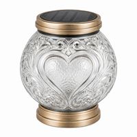 Lanterne funéraire solaire en verre transparent avec motif floral en relief croix et cœur pour décoration commémorative de cimetière européen, vente en gros, OEM ODM