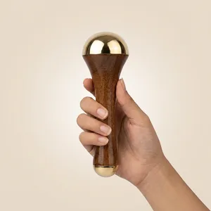 Herramienta de madera Kansa de alta calidad con mango de madera natural para el cuidado facial y corporal a un precio competitivo. - Product Image 2