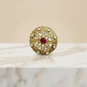 Anillo ajustable Moissanite Polki Kundan con acabado dorado de calidad superior de diseñador para la colección de ropa de boda funcional para mujer - Product Image 1