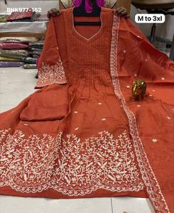 Última moda en ropa informal: Conjunto de Kurti, pantalón con bolsillos y Dupatta de Mal Chanderi de la mejor calidad con bordados. Proveedor mundial. - Product Image 4