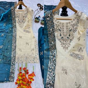 Ensemble Salwar Kameez de cérémonie pour mariage avec Duppata fantaisie et broderies riches en soie - Product Image 2