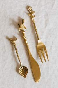 Ensemble de couverts en métal poli de luxe conçu pour les tables de restaurants d'hôtels cinq étoiles et l'utilisation professionnelle dans le service de restauration. - Product Image 5