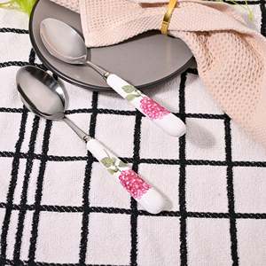 Elegante Juego de 2 Cucharas de Melamina con Mango de Cerámica Rosa, Cucharas Largas para Servir Cena, Té y Sopa - Product Image 4