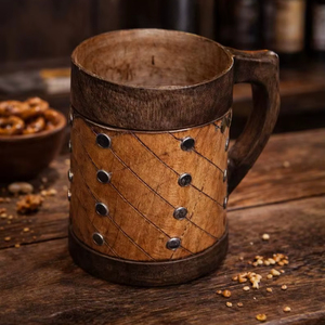 Jarra de madera de acacia hecha a mano estilo vikingo con diseño de cuerda y tachuelas metálicas, acabado marrón, para fiestas - Product Image 1