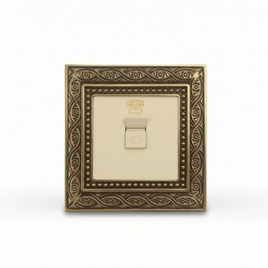 Placa embellecedora de latón antiguo con relieve floral, cubierta de toma de corriente ornamental, placa de enchufe grabada retro para diseñadores de interiores - Product Image 2