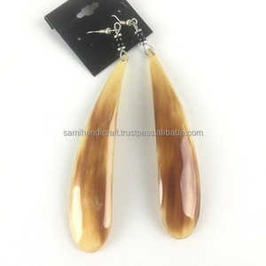 Boucles d'oreilles pendantes uniques en corne de buffle naturelle, accessoires de luxe personnalisables, cadeau d'Inde - Product Image 2