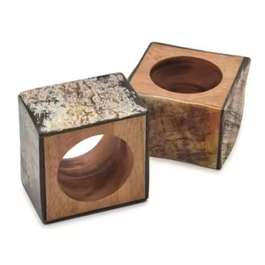 Elegante artículo de vajilla con diseño personalizado, servilletero de madera y resina, artículo en stock a precio asequible. - Product Image 3