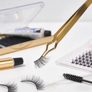 Pinzas para Extensión de Pestañas con Punta de Fibra de Acero Inoxidable Chapadas en Oro, Herramientas para Pestañas de Marca Privada Personalizadas para Uso Profesional - Product Image 5