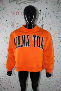 เสื้อสเวตเชิ้ตคอเต่าสีส้ม MANA TOA ปักลายสีดำ 100% ด้วยด้ายคุณภาพสูง - Product Image 3