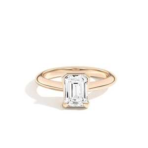 Bague de fiançailles solitaire en or 14K avec diamant de laboratoire taille émeraude 2 carats, sertie clos, bande fine et plate de 2 mm, pour femme, vente en gros - Product Image 1