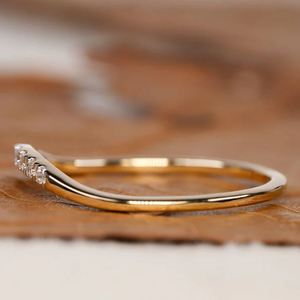 Anillo de Compromiso de Moissanita con Corte Curvo, Anillo de Boda de Plata de Ley 925 Chapado en Oro, Lujoso y Certificado, para Apilamiento Nupcial o Aniversario - Product Image 2