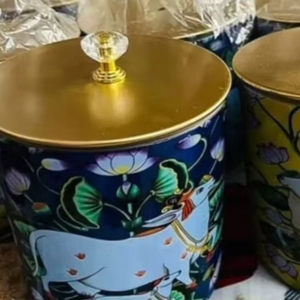 Recipiente Decorativo de Metal Pintado a Mano con Motivo de Vaca Kamdhenu y Flor de Loto, Decoración de Hogar de Lujo - Product Image 1