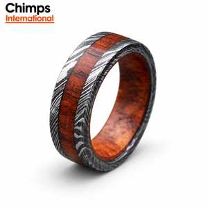 Bague de mariage personnalisée en acier Damas traditionnel avec incrustation en bois et facettes géométriques |   Bague artisanale très vendue - Product Image 5