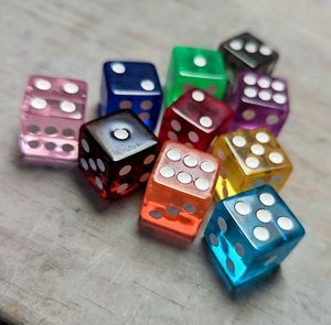 Dés de jeu D6 standard à six faces, portables, écologiques, en résine faite à la main avec motifs, coins arrondis en acrylique, pour le jeu Yahtzee - Product Image 6
