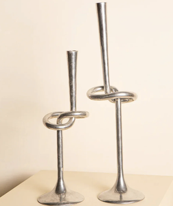 Porte-bougie conique moderne en métal argenté, design abstrait sculptural avec boucle, pour décoration de table, étagère et cheminée - Product Image 5