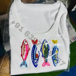 เสื้อกล้ามผ้าฝ้ายสีขาวลายปลาประดับลูกปัด ผู้ผลิตขายส่ง เสื้อกั๊กถักลายริบสำหรับผู้หญิง เสื้อผ้าฤดูร้อน เสื้อครอปแขนกุดลำลอง - Product Image 5