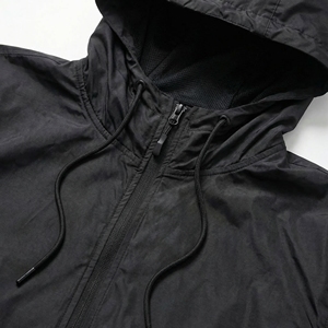 Chaqueta Cortavientos Negra con Capucha |   Anorak con Cierre de Media Cremallera |   Chaqueta Cortavientos Ligera de Estilo Urbano |   Fabricante OEM Personalizado - Product Image 3