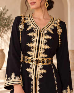Caftan marocain noir de luxe avec broderie dorée, ornements aux épaules et ceinture géométrique pour femmes, pour les mariages et les soirées - Product Image 3