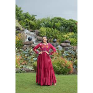 Navratri Special Kutchi Gamthi Work Vestido indio y pakistaní - Product Image 2