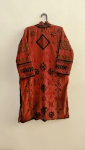 Elegante Chaqueta Larga de Terciopelo Naranja Bordada con Diseño Geométrico, Estilo Bohemio, Cuello Alto, Estilo Étnico, Ropa de Invierno - Product Image 4