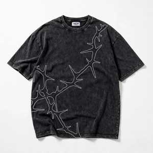เสื้อยืดโอเวอร์ไซส์สีดำสำหรับผู้ชายจาก ONETEN APPARELS พิมพ์ลายด้านหน้าด้วยเทคนิคซิลค์สกรีน แขนสั้น ผลิตจากผ้าฝ้ายเจอร์ซีย์ที่เป็นมิตรต่อสิ่งแวดล้อม สไตล์สตรีทแฟชั่น - Product Image 1