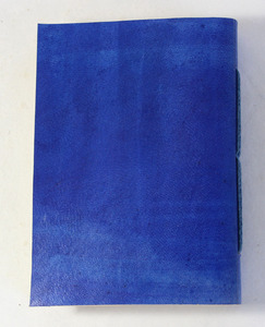 Carnet en cuir bleu roi avec bananier symbolique gravé et fait semblant d'être sculpté, relié en cuir de chèvre souple - Product Image 5