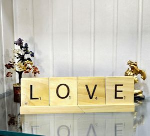 Blocs de lettres LOVE en bois faits à la main avec base en bois rustique, décoration de table, décoration d'intérieur, cadeau - Product Image 4