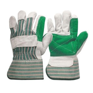 Guantes de seguridad de invierno de piel de vacuno gris con doble palma, refuerzo de algodón en el dorso, impermeables, antideslizantes y con rayas. - Product Image 3