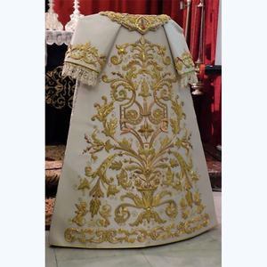 Falda Blanca Restaurada de la Virgen de Guadalupe con Bordados de Nuestra Señora de la Esperanza para Restauración de Granada - Product Image 5