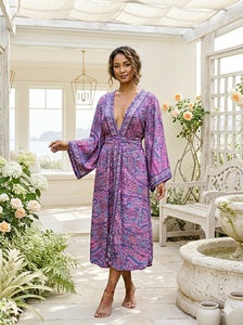 Robe Kimono Maxi Coréenne Taille Unique en Soie Tissée Indienne, Style Géométrique Y2K Bohème Naturel, Col en V, Manches Longues, Douce pour l'Été - Product Image 2