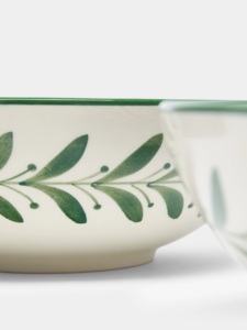 Bol à salade en céramique de qualité supérieure, design artisanal rond et profond en forme de feuille d'olivier, finition brillante pour une table contemporaine - Product Image 5