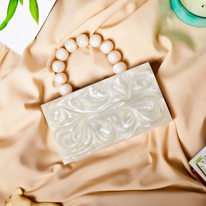 Pochette en résine, sac à main en résine, pochette et porte-monnaie en résine et métal - Product Image 1