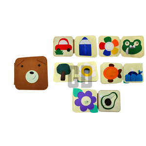 Livre sensoriel interactif en feutre pour bébé - Product Image 1