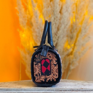 Bolsos cruzados de cuero genuino Venus Leathers, estilo western, hechos a mano, con estampado floral y letras, cierre de cremallera rápido, 45-55 cm, ¡los más vendidos! - Product Image 3