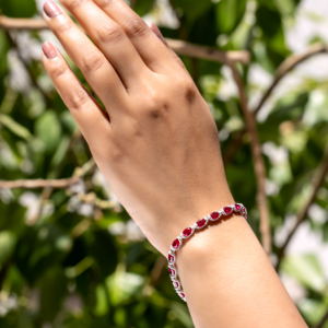 Bracelet en or blanc glamour avec pierres précieuses ovales rouge rubis et accents de diamants halo, ensemble de bijoux de mariage de luxe pour femme, coffret cadeau - Product Image 6