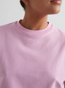 เสื้อครอปท็อปผู้หญิงสีชมพูสไตล์ Y2K แขนสั้น คอกลม ทรงหลวม ผ้าเจอร์ซีย์คอตตอน 100% สีพื้น เสื้อยืดลำลองไร้ตะเข็บ สำหรับฤดูใบไม้ผลิและฤดูร้อน - Product Image 5