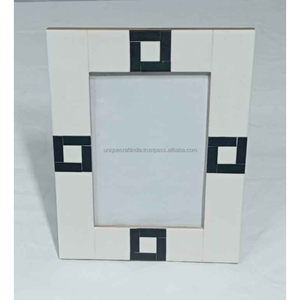 Marco de Fotos de Madera Hecho a Mano con Diseño de Incrustaciones Cuadradas en Blanco y Negro, Decoración Moderna y Minimalista para el Hogar - Product Image 1