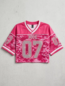 เสื้อเจอร์ซีย์อเมริกันฟุตบอลดีไซน์ลายพรางสีชมพูสดหรูหรา ประดับด้วยคริสตัล งานสั่งทำพิเศษ ODM ทรงไหล่ตก เสื้อครอปพรางตัวพรีเมียม - Product Image 2