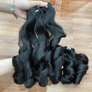 Extensiones de Cabello Humano Rizado al Vapor Vietnamita, Ondulado y Voluminoso, Color Negro Natural, Venta al por Mayor, Listo para Enviar, Alta Calidad - Product Image 1