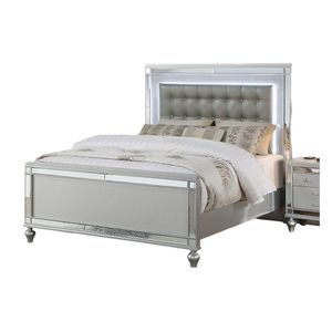 Bellissimo Letto King Size in Ecopelle Trapuntata Argento con Luci LED, 1 Pannello per Camera da Letto, Letti Imbottiti - Product Image 3