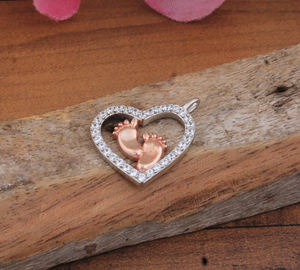 Collier avec pendentif en forme de cœur en argent sterling 925 plaqué platine gravable, zircon vintage, empreinte de bébé, bijou commémoratif - Product Image 1