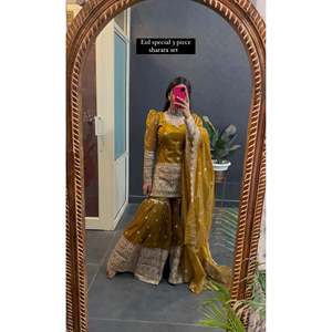 Elegante Conjunto de Sharara y Dupatta de Satén para Mujer, con Mangas Largas, para Fiestas, con Bordado y Lentejuelas - Product Image 1